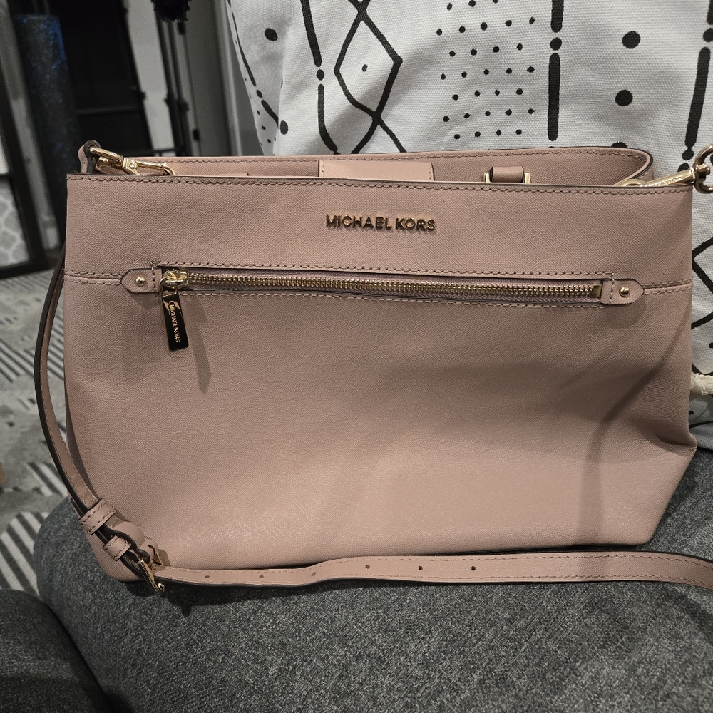 Michael Kors purse - Picture 6 of 7